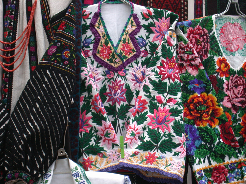 stickerei schwarz und bunt